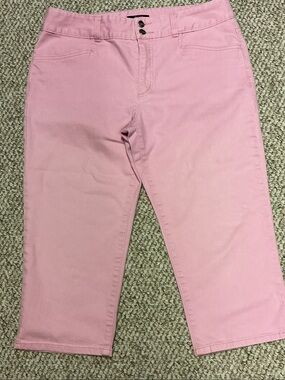 Chaps. Women’s Pink Capri Jeans. Size 12